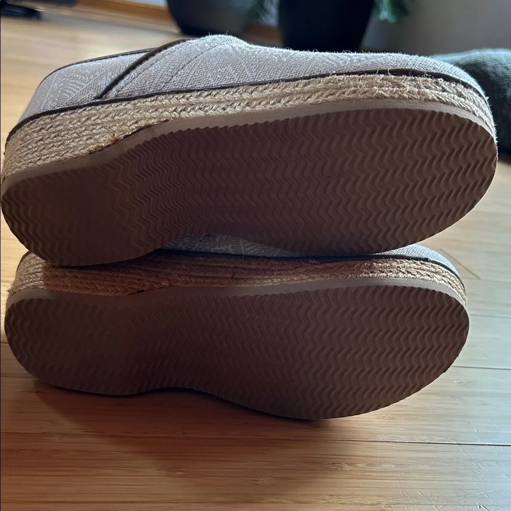 Dansko Light Tan Patterned Clogs - Picture 3 of 5